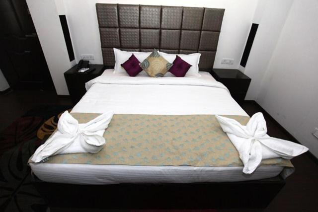 Oyster Airport Hotel Hyderabad Exterior foto